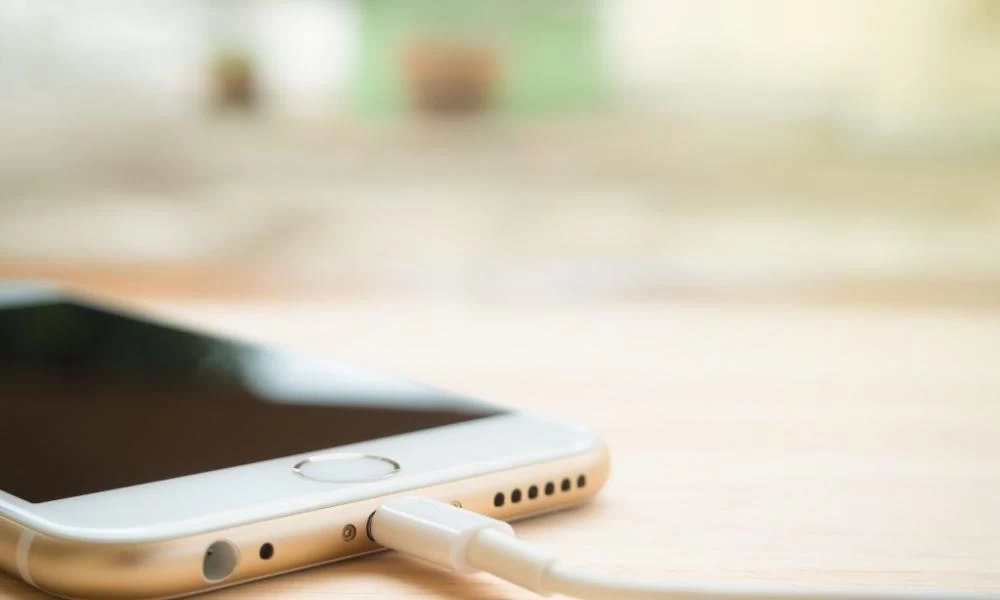 Ποιο είναι το κόστος από μια ολονύχτια φόρτιση του κινητού;